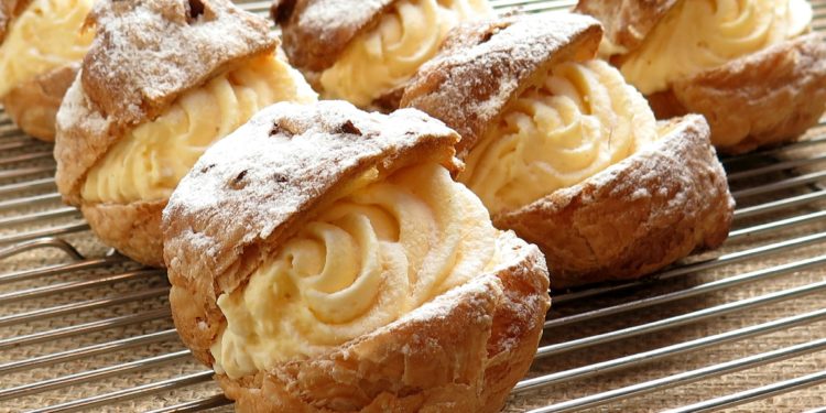 Bignè con crema al limone