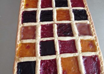 Crostata colorata alla marmellata