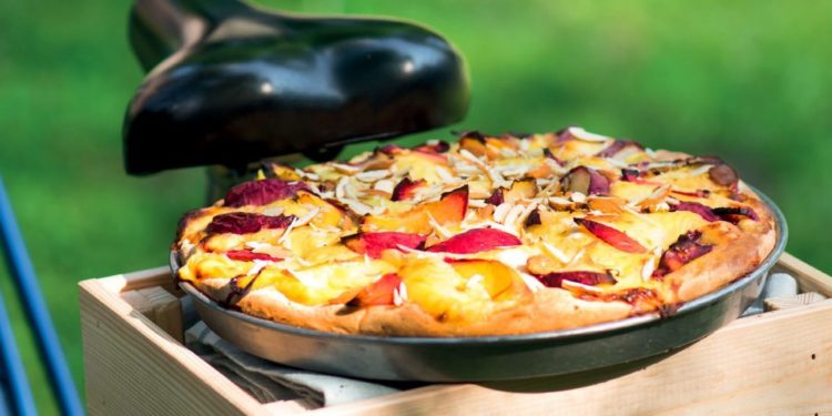 Focaccia alle pesche con la crema