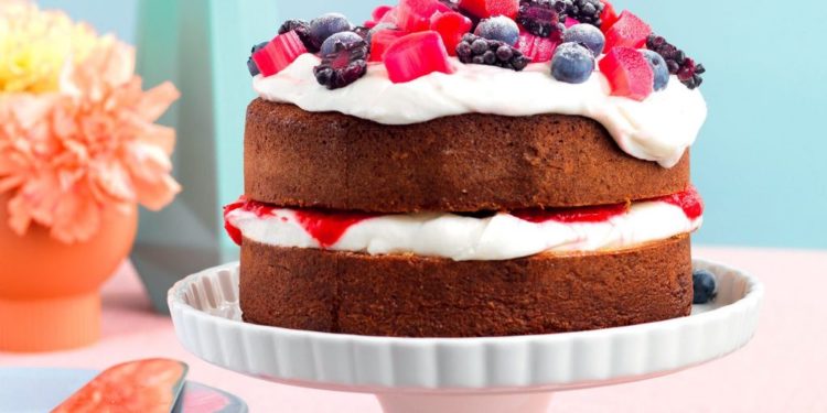 Torta morbida al rabarbaro