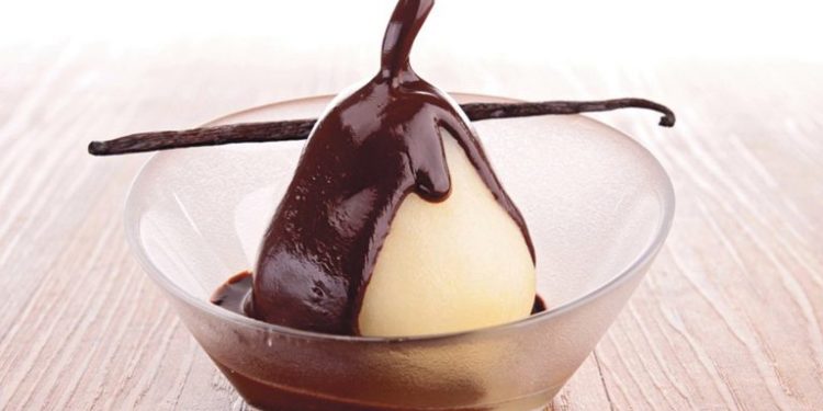 Pere con cioccolato e panna