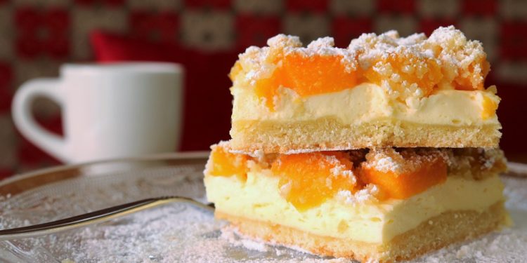 Crumb cake con frutta estiva