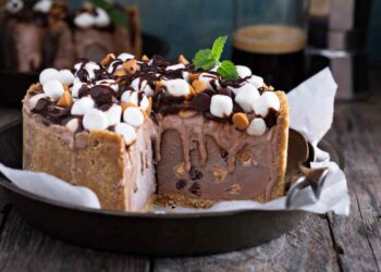 Torta gelato biscotto, ingredienti e preparazione