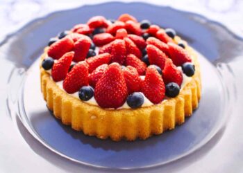 Alternativa alla torta mimosa per la festa della donna: Dolce ai frutti di bosco e crema al mascarpone