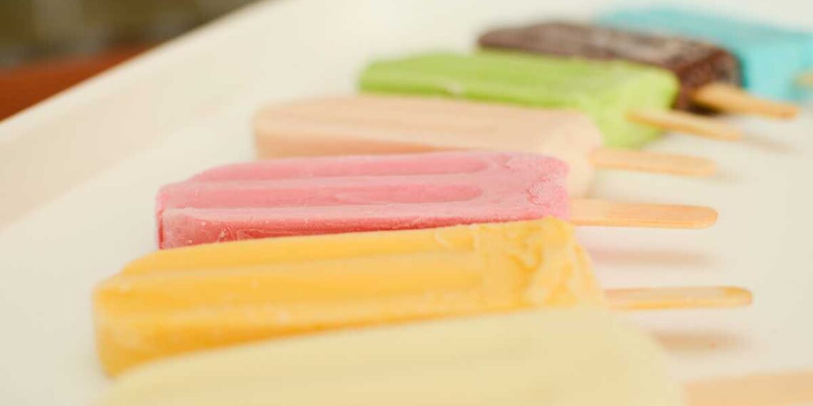 Ghiaccioli fatti in casa: Ingredienti e preparazione per un’estate fresca