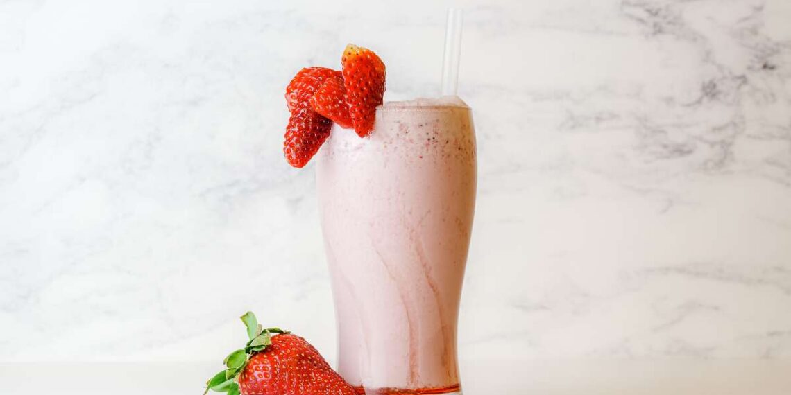 Come fare un frappè alla fragola: ingredienti e preparazione