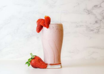 Come fare un frappè alla fragola: ingredienti e preparazione