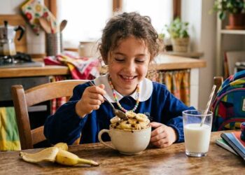 Colazione da Rientro a Scuola: Pancake veloci in Tazza alla Banana e Avena